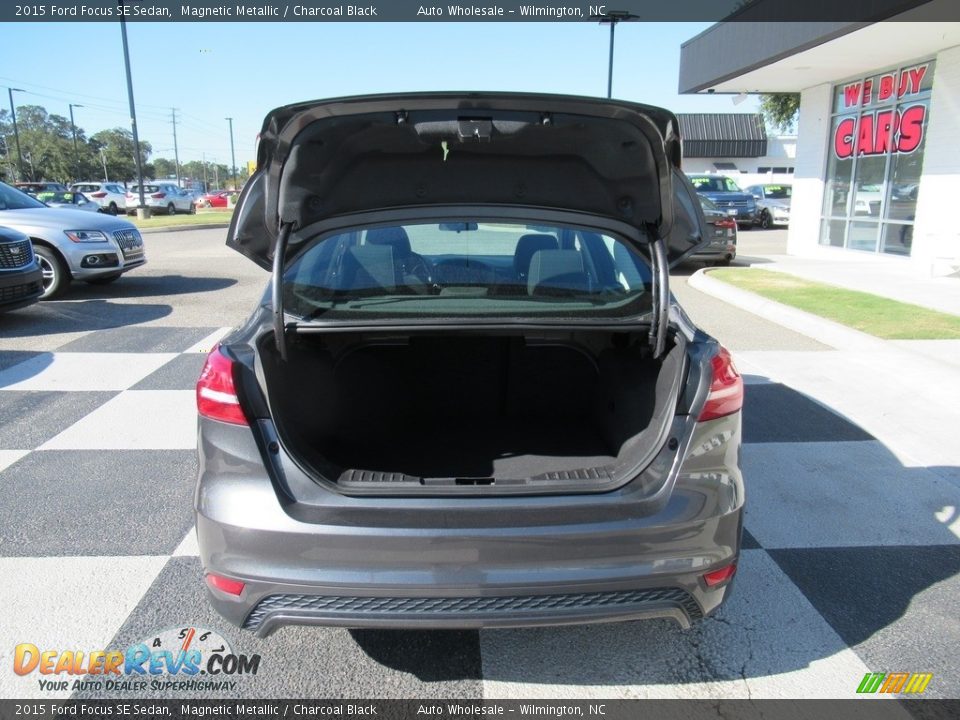 2015 Ford Focus SE Sedan Magnetic Metallic / Charcoal Black Photo #5