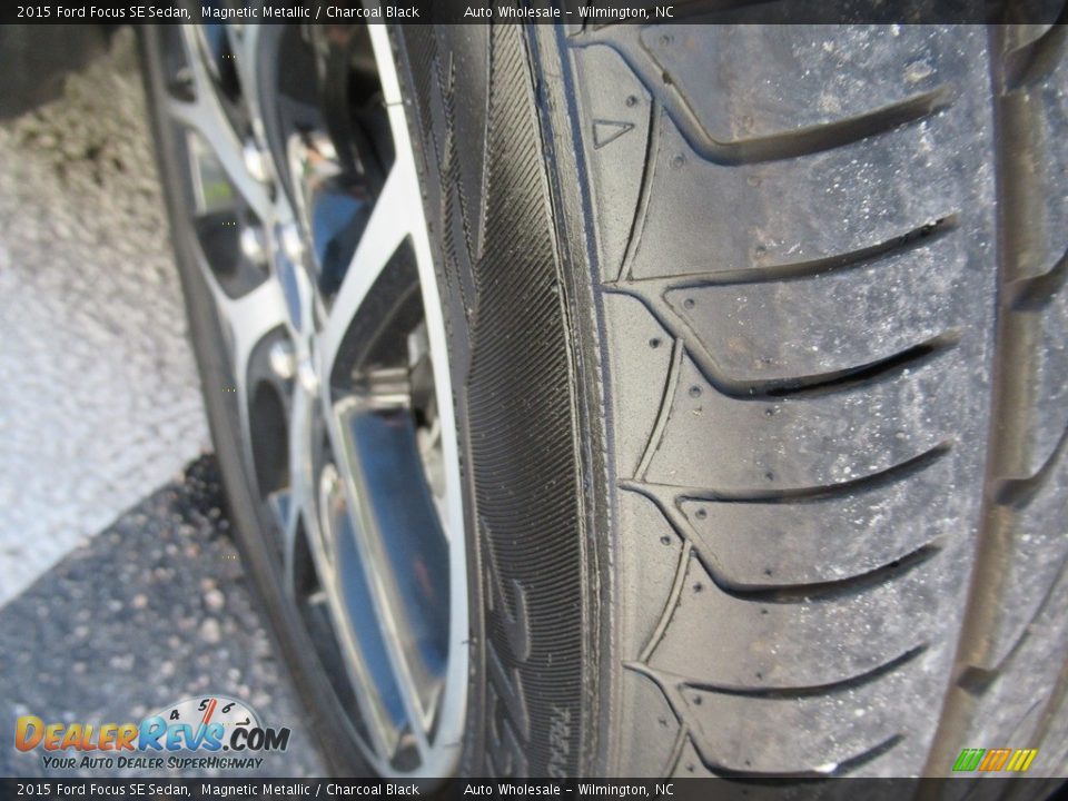 2015 Ford Focus SE Sedan Magnetic Metallic / Charcoal Black Photo #8