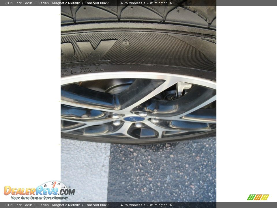 2015 Ford Focus SE Sedan Magnetic Metallic / Charcoal Black Photo #9