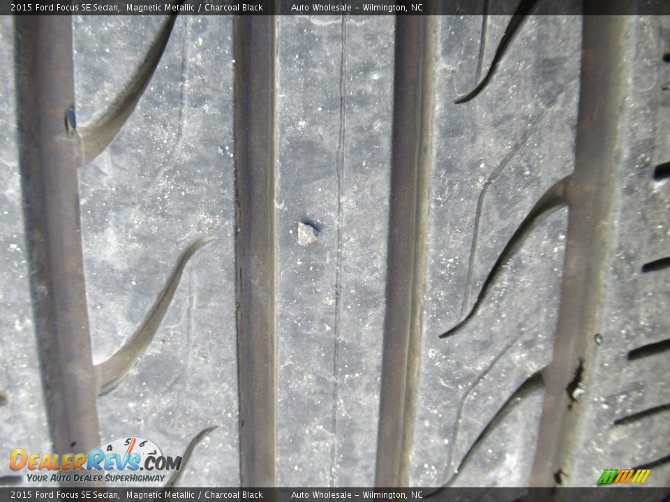2015 Ford Focus SE Sedan Magnetic Metallic / Charcoal Black Photo #10