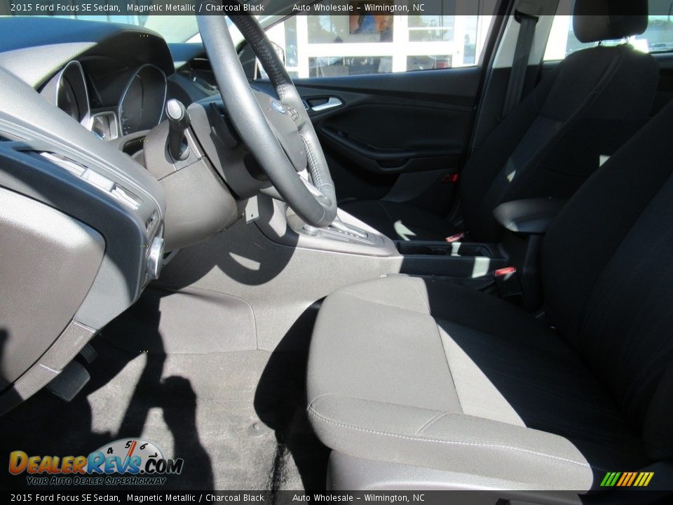 2015 Ford Focus SE Sedan Magnetic Metallic / Charcoal Black Photo #11
