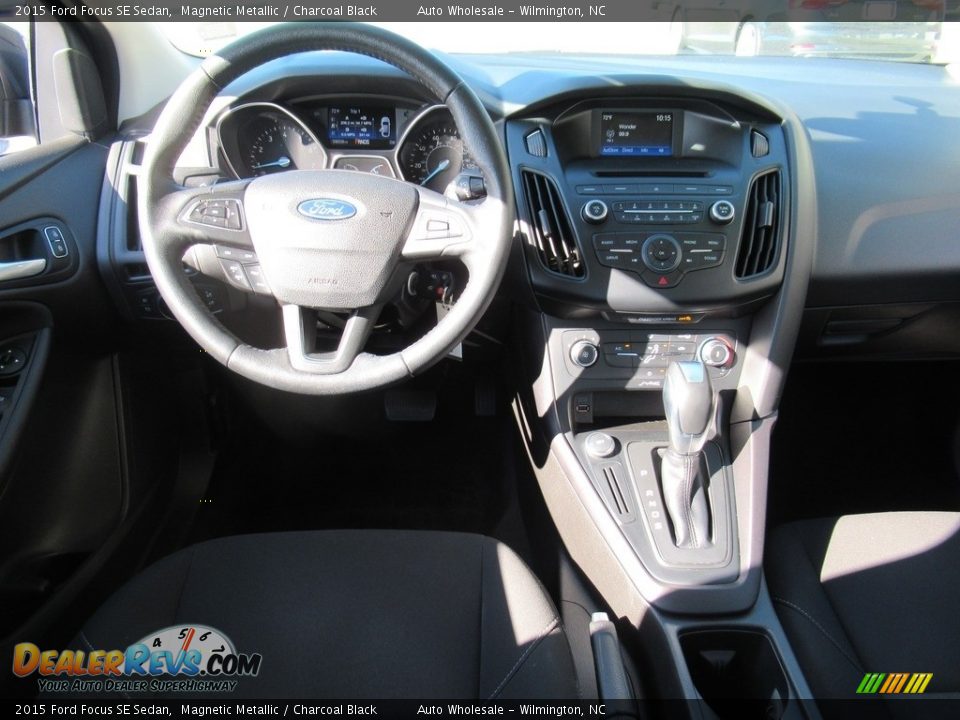 2015 Ford Focus SE Sedan Magnetic Metallic / Charcoal Black Photo #15