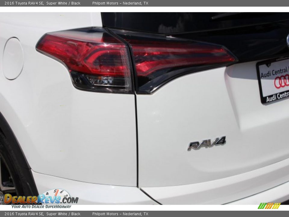 2016 Toyota RAV4 SE Super White / Black Photo #11