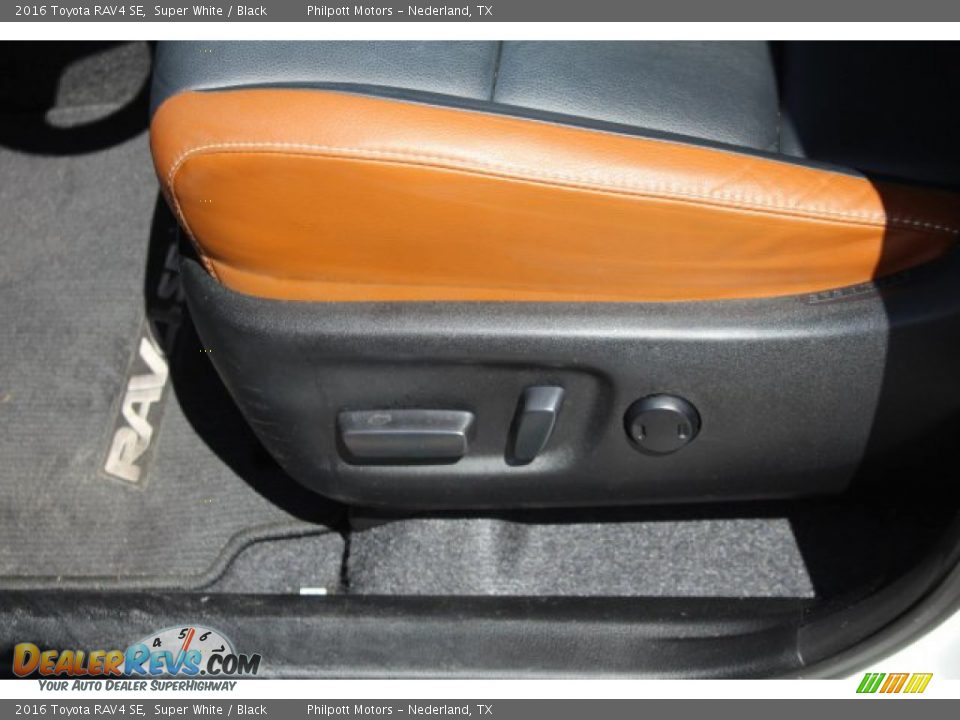 2016 Toyota RAV4 SE Super White / Black Photo #16