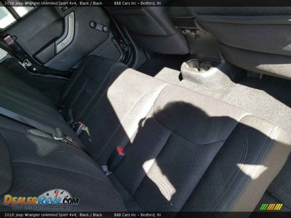 2016 Jeep Wrangler Unlimited Sport 4x4 Black / Black Photo #24