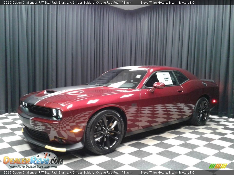 Front 3/4 View of 2019 Dodge Challenger R/T Scat Pack Stars and Stripes Edition Photo #2