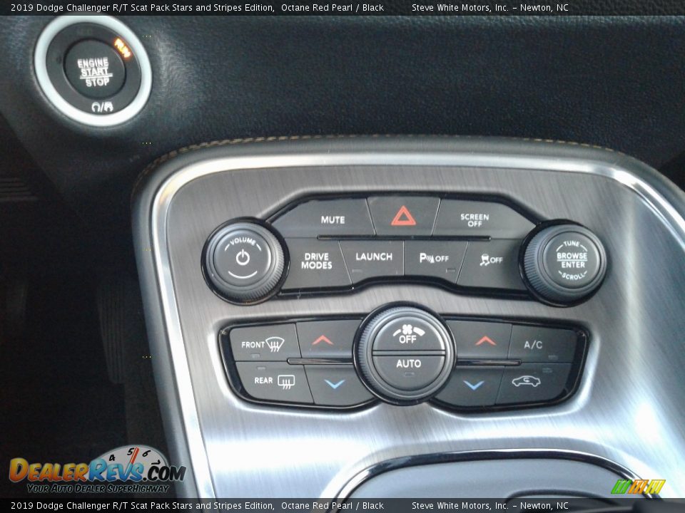 Controls of 2019 Dodge Challenger R/T Scat Pack Stars and Stripes Edition Photo #28