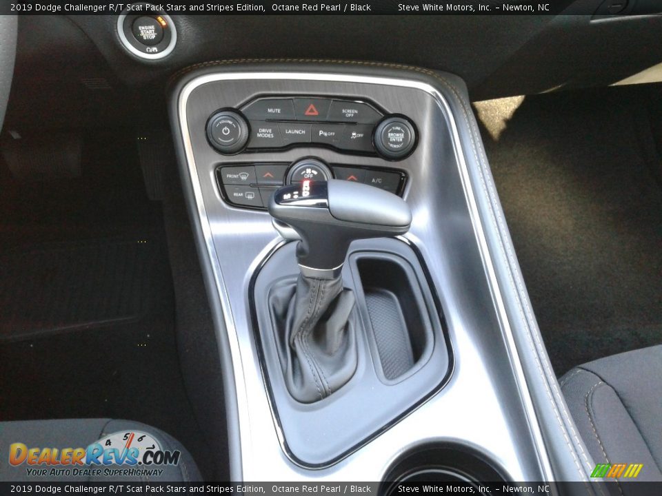 2019 Dodge Challenger R/T Scat Pack Stars and Stripes Edition Shifter Photo #29