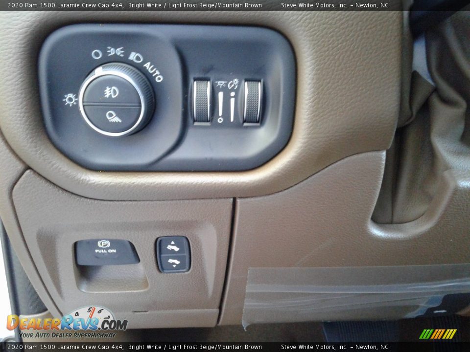 2020 Ram 1500 Laramie Crew Cab 4x4 Bright White / Light Frost Beige/Mountain Brown Photo #16