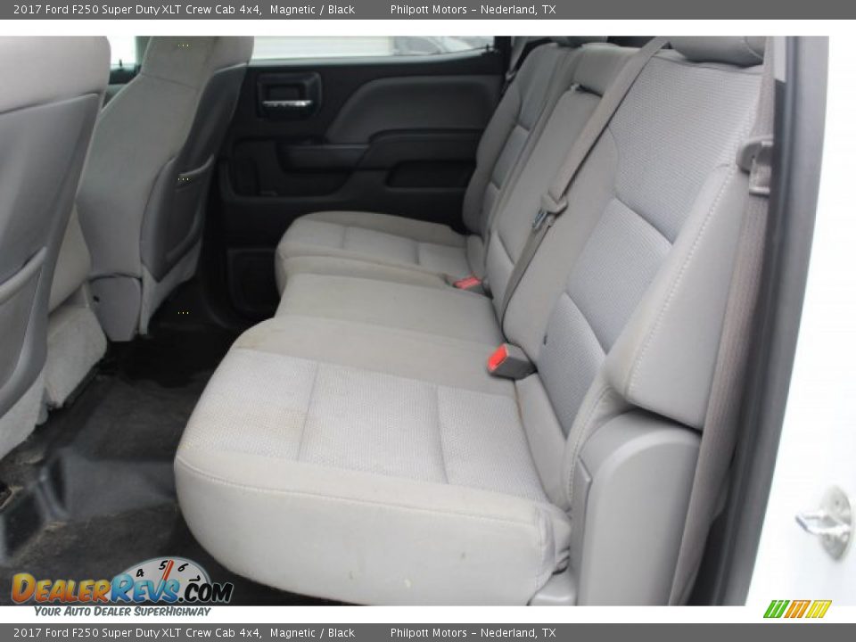 2017 Ford F250 Super Duty XLT Crew Cab 4x4 Magnetic / Black Photo #16