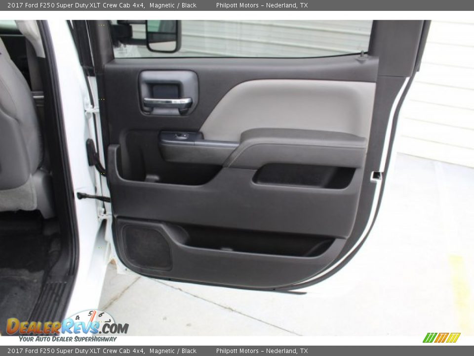 2017 Ford F250 Super Duty XLT Crew Cab 4x4 Magnetic / Black Photo #20