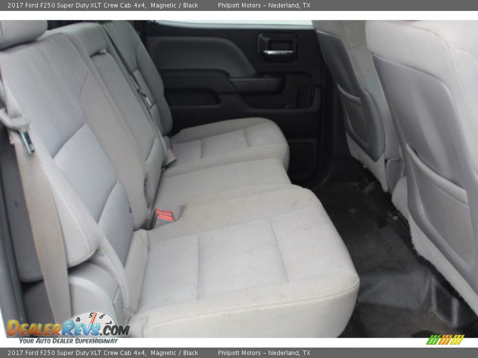 2017 Ford F250 Super Duty XLT Crew Cab 4x4 Magnetic / Black Photo #21