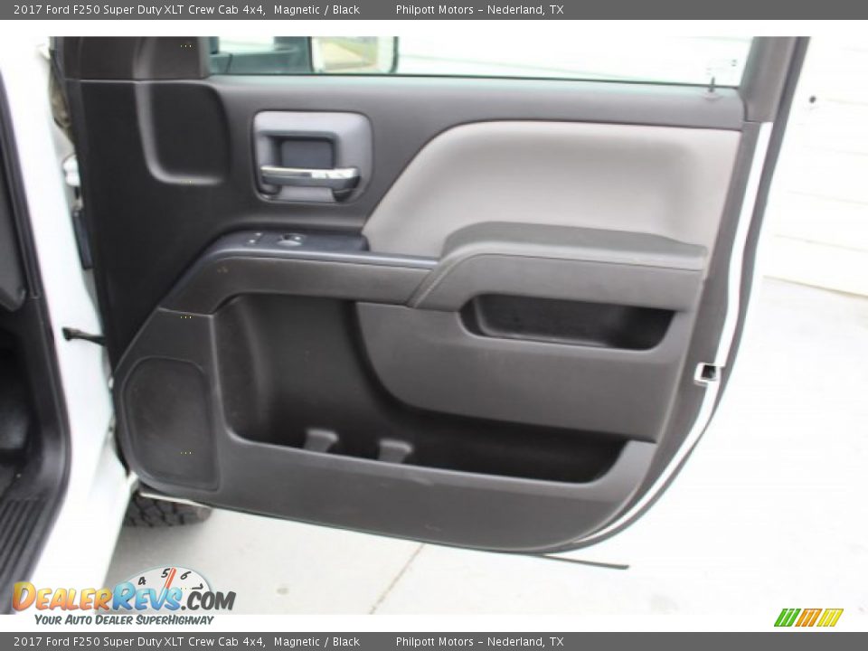 2017 Ford F250 Super Duty XLT Crew Cab 4x4 Magnetic / Black Photo #22
