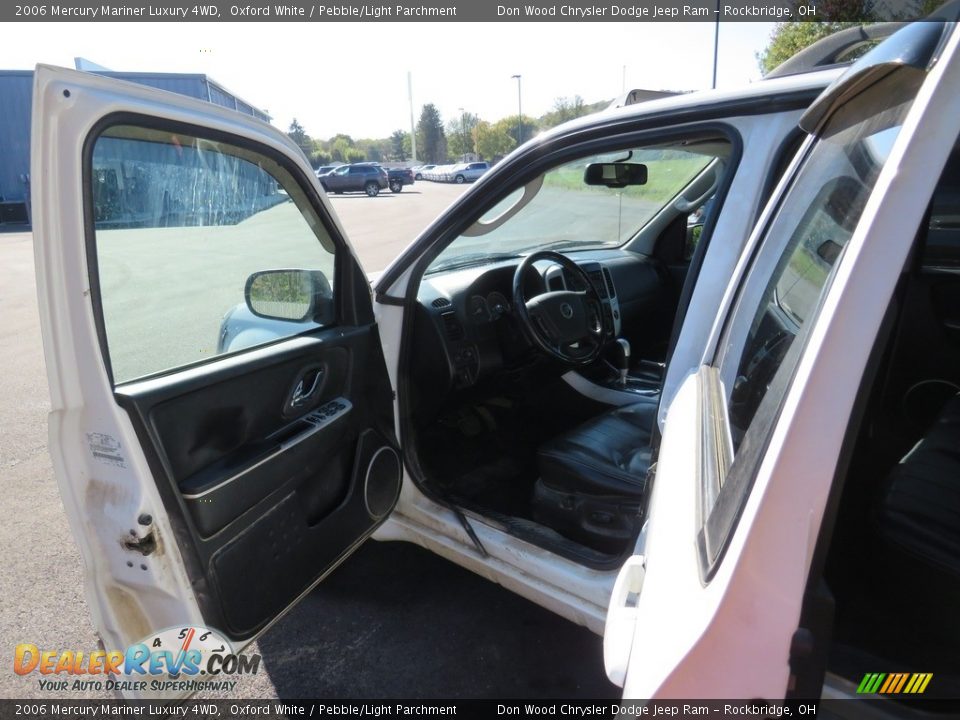 2006 Mercury Mariner Luxury 4WD Oxford White / Pebble/Light Parchment Photo #17