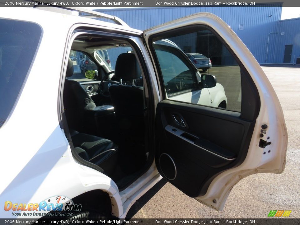 2006 Mercury Mariner Luxury 4WD Oxford White / Pebble/Light Parchment Photo #25