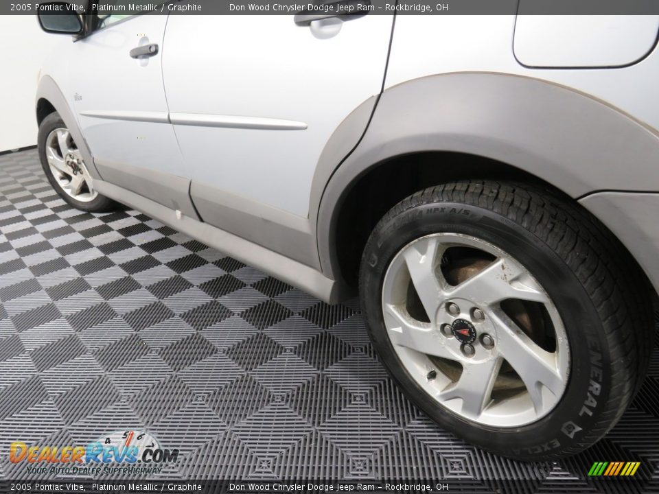 2005 Pontiac Vibe Platinum Metallic / Graphite Photo #8