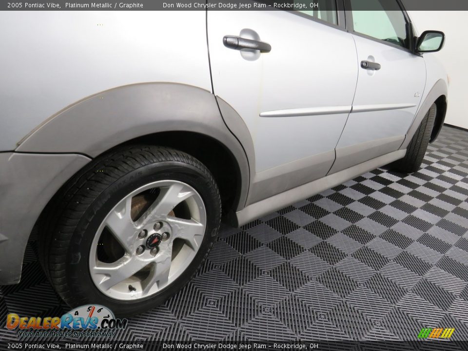 2005 Pontiac Vibe Platinum Metallic / Graphite Photo #14