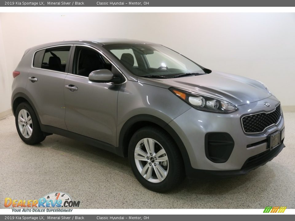 Front 3/4 View of 2019 Kia Sportage LX Photo #1