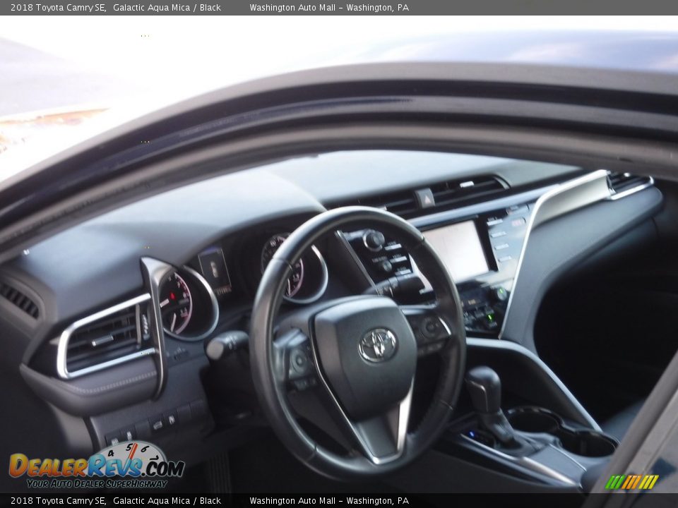 2018 Toyota Camry SE Galactic Aqua Mica / Black Photo #10