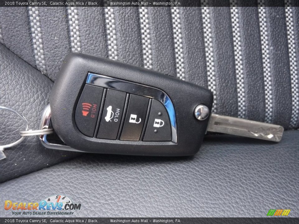 2018 Toyota Camry SE Galactic Aqua Mica / Black Photo #26