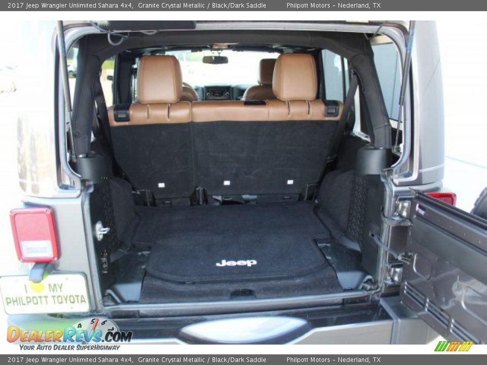 2017 Jeep Wrangler Unlimited Sahara 4x4 Granite Crystal Metallic / Black/Dark Saddle Photo #24