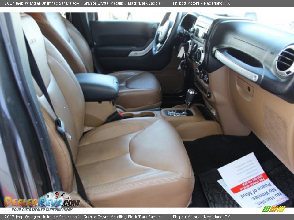 2017 Jeep Wrangler Unlimited Sahara 4x4 Granite Crystal Metallic / Black/Dark Saddle Photo #28