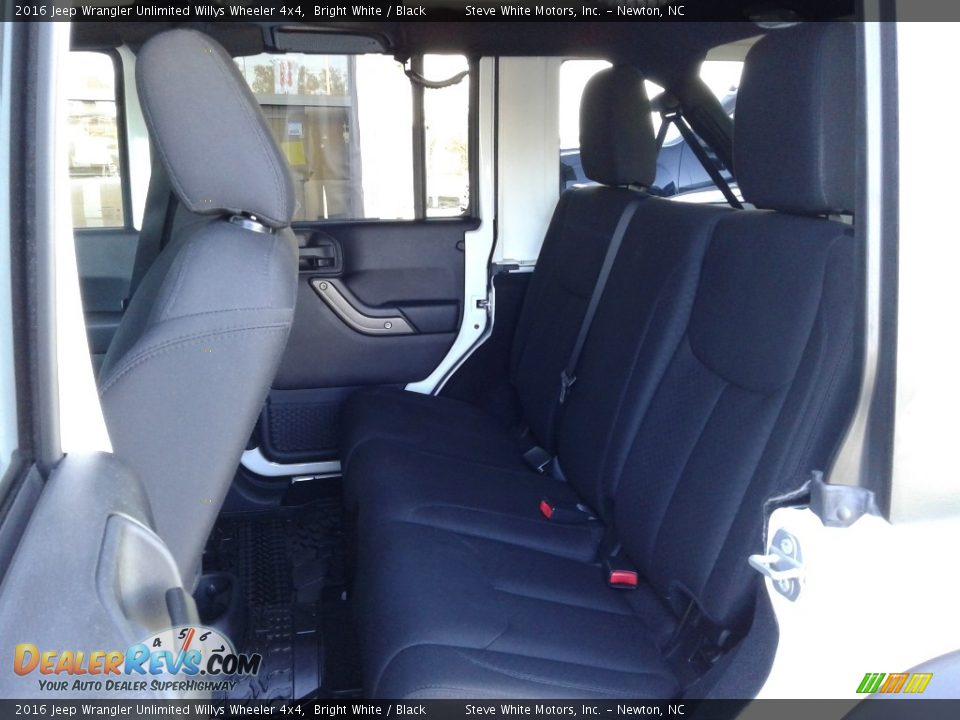 2016 Jeep Wrangler Unlimited Willys Wheeler 4x4 Bright White / Black Photo #11