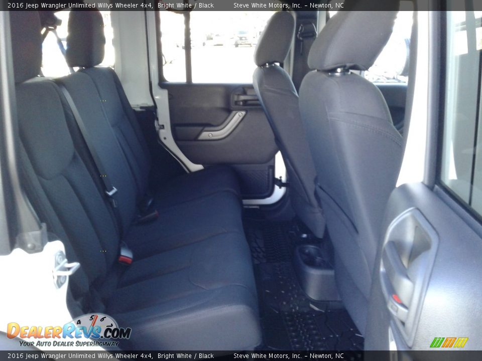 2016 Jeep Wrangler Unlimited Willys Wheeler 4x4 Bright White / Black Photo #13