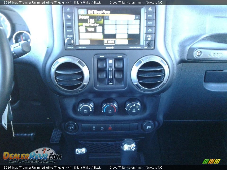 2016 Jeep Wrangler Unlimited Willys Wheeler 4x4 Bright White / Black Photo #19