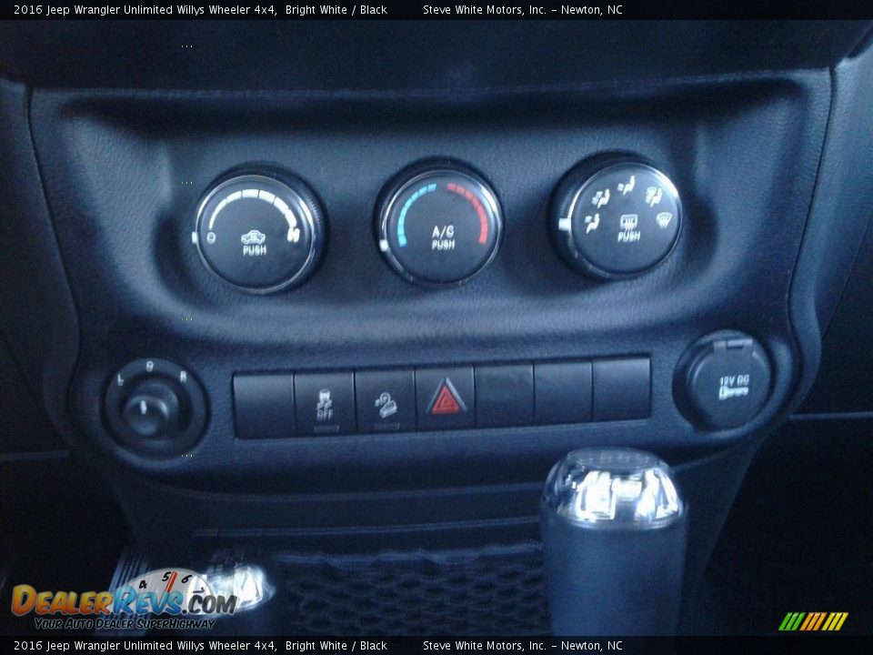 2016 Jeep Wrangler Unlimited Willys Wheeler 4x4 Bright White / Black Photo #22