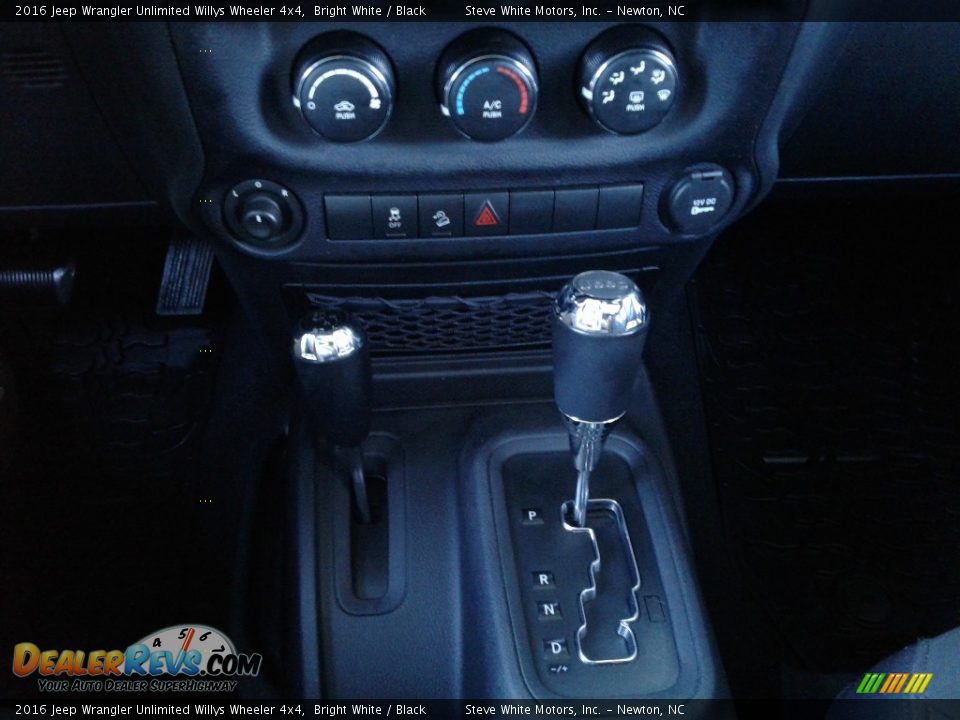 2016 Jeep Wrangler Unlimited Willys Wheeler 4x4 Bright White / Black Photo #23