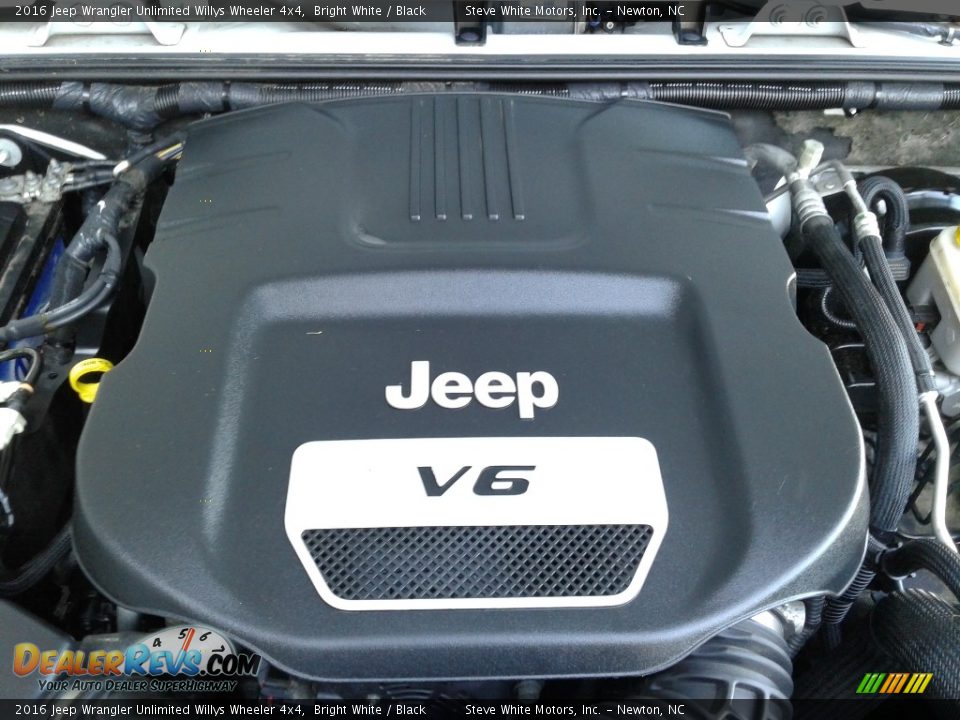 2016 Jeep Wrangler Unlimited Willys Wheeler 4x4 Bright White / Black Photo #28