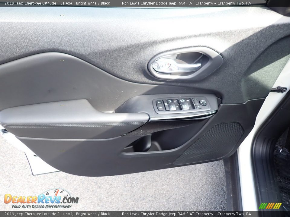 2019 Jeep Cherokee Latitude Plus 4x4 Bright White / Black Photo #13
