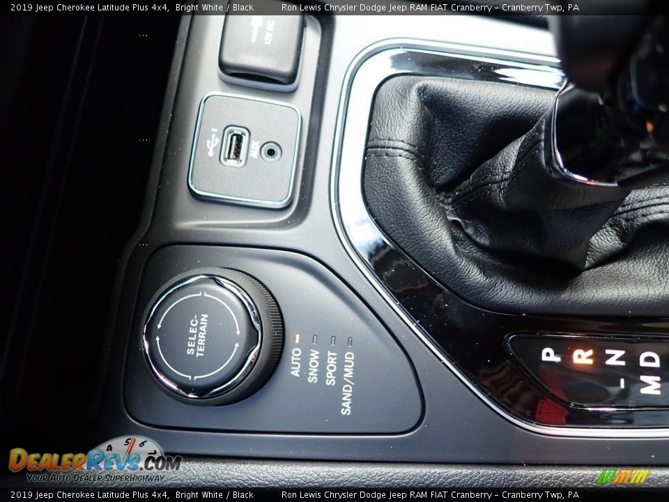 2019 Jeep Cherokee Latitude Plus 4x4 Bright White / Black Photo #20
