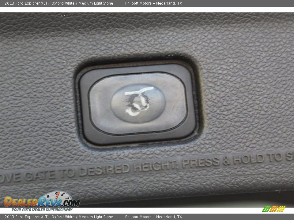 2013 Ford Explorer XLT Oxford White / Medium Light Stone Photo #29
