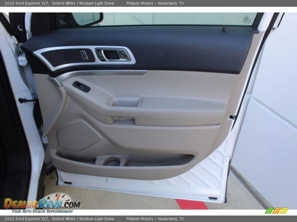 2013 Ford Explorer XLT Oxford White / Medium Light Stone Photo #32