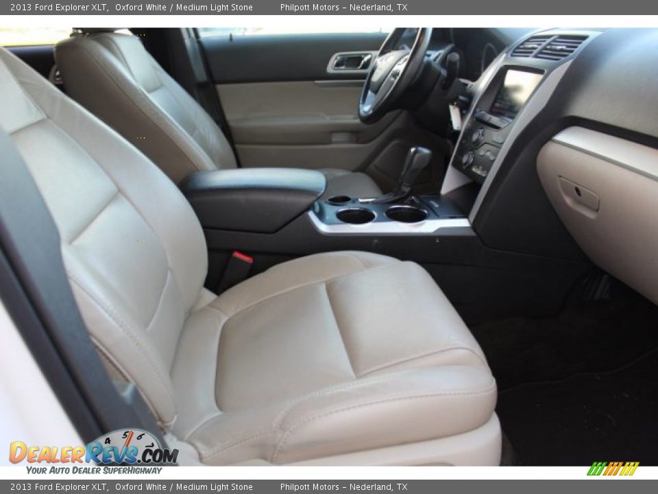 2013 Ford Explorer XLT Oxford White / Medium Light Stone Photo #33