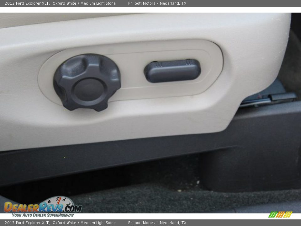 2013 Ford Explorer XLT Oxford White / Medium Light Stone Photo #34