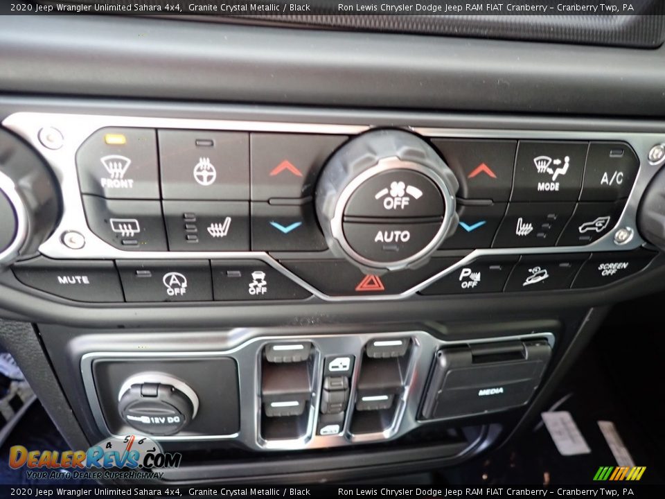 2020 Jeep Wrangler Unlimited Sahara 4x4 Granite Crystal Metallic / Black Photo #18