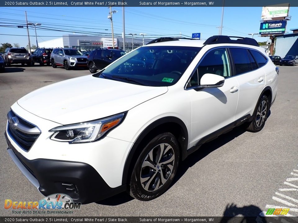 Front 3/4 View of 2020 Subaru Outback 2.5i Limited Photo #8