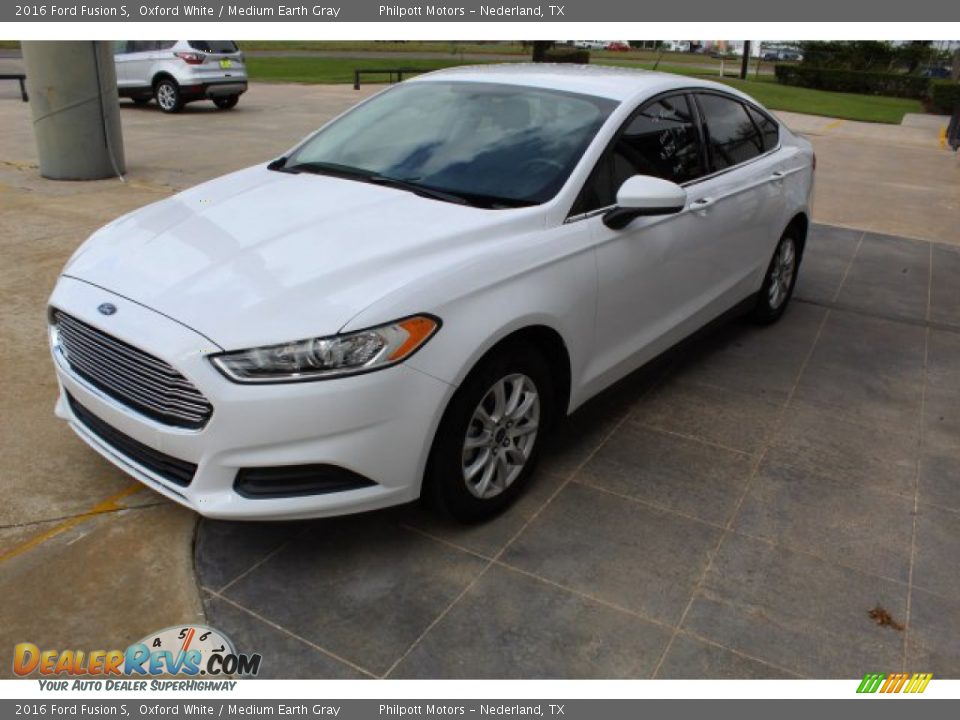 2016 Ford Fusion S Oxford White / Medium Earth Gray Photo #4