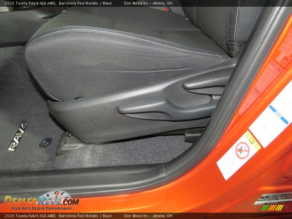 2016 Toyota RAV4 XLE AWD Barcelona Red Metallic / Black Photo #19