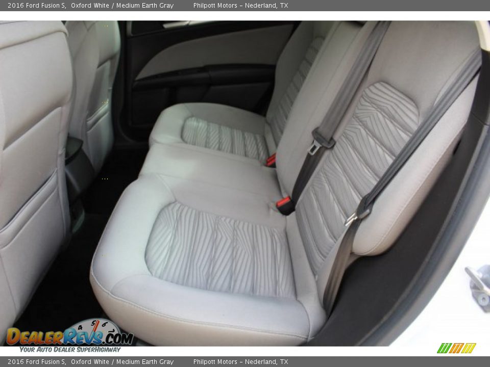 2016 Ford Fusion S Oxford White / Medium Earth Gray Photo #19