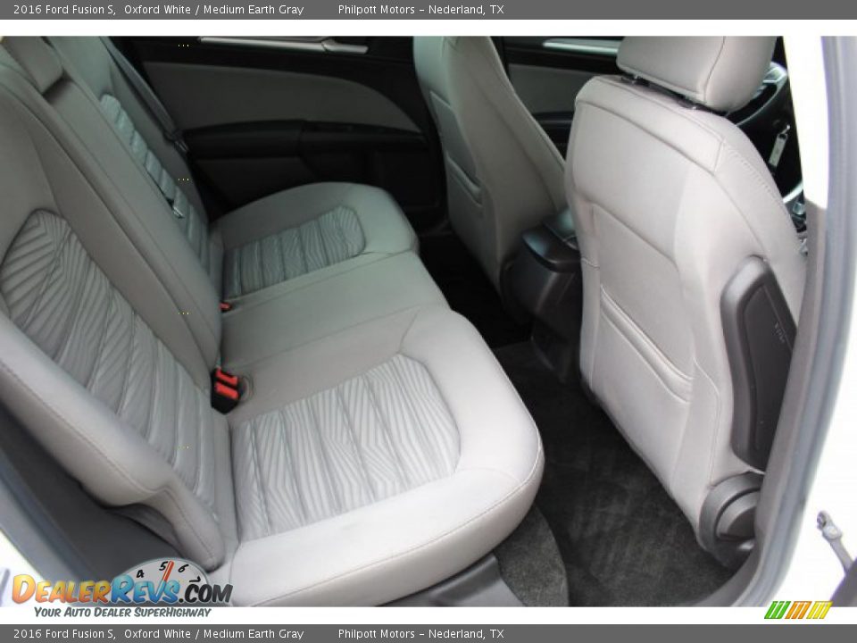 2016 Ford Fusion S Oxford White / Medium Earth Gray Photo #24