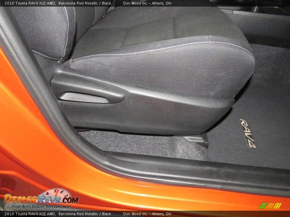 2016 Toyota RAV4 XLE AWD Barcelona Red Metallic / Black Photo #27