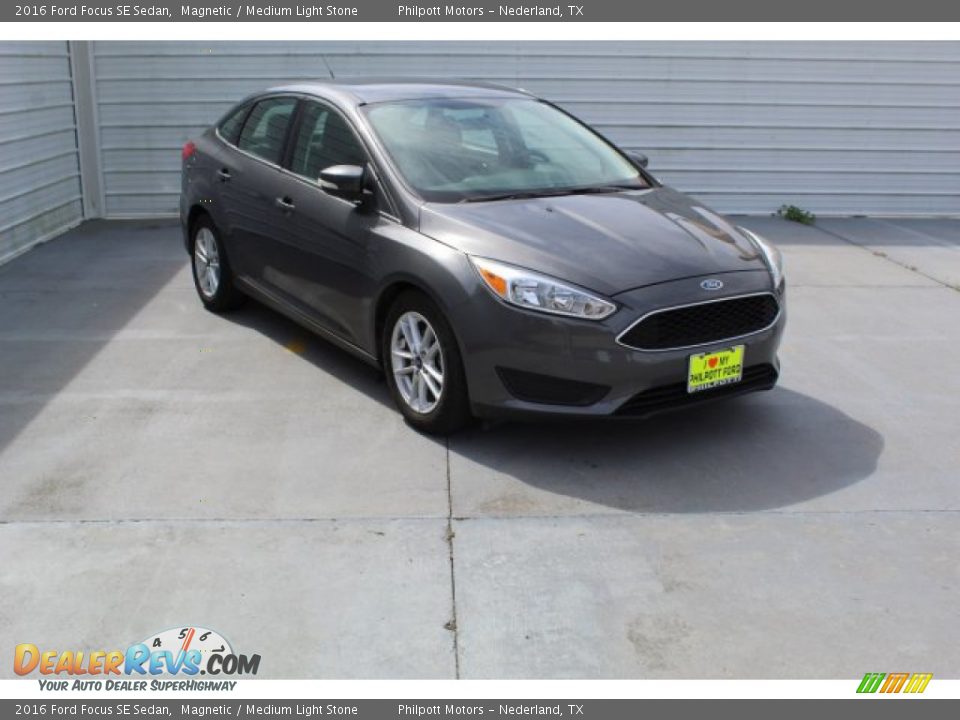 2016 Ford Focus SE Sedan Magnetic / Medium Light Stone Photo #2