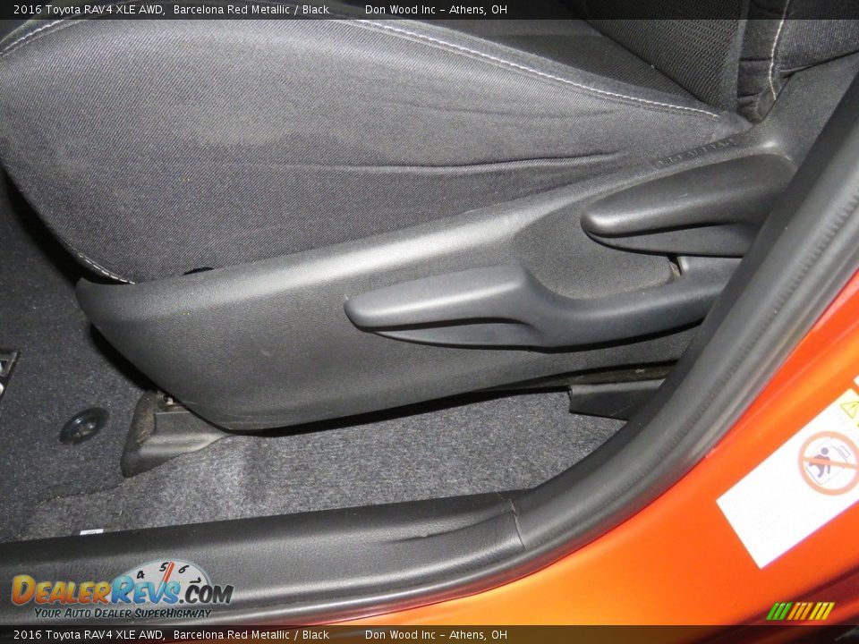 2016 Toyota RAV4 XLE AWD Barcelona Red Metallic / Black Photo #30