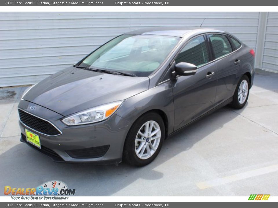 2016 Ford Focus SE Sedan Magnetic / Medium Light Stone Photo #4