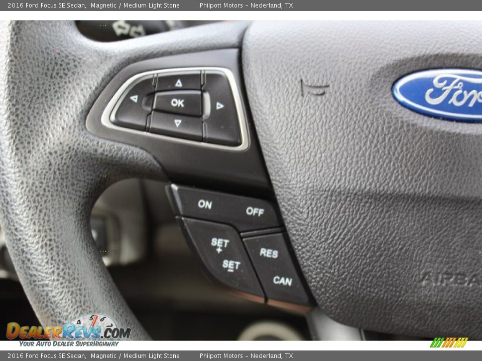2016 Ford Focus SE Sedan Magnetic / Medium Light Stone Photo #11