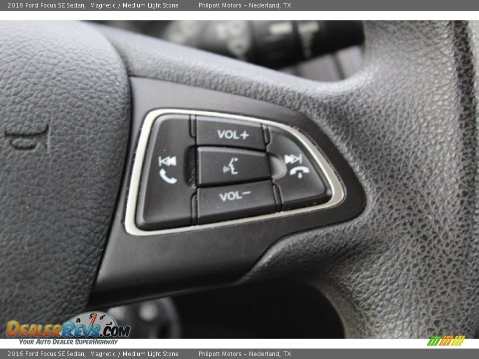 2016 Ford Focus SE Sedan Magnetic / Medium Light Stone Photo #12